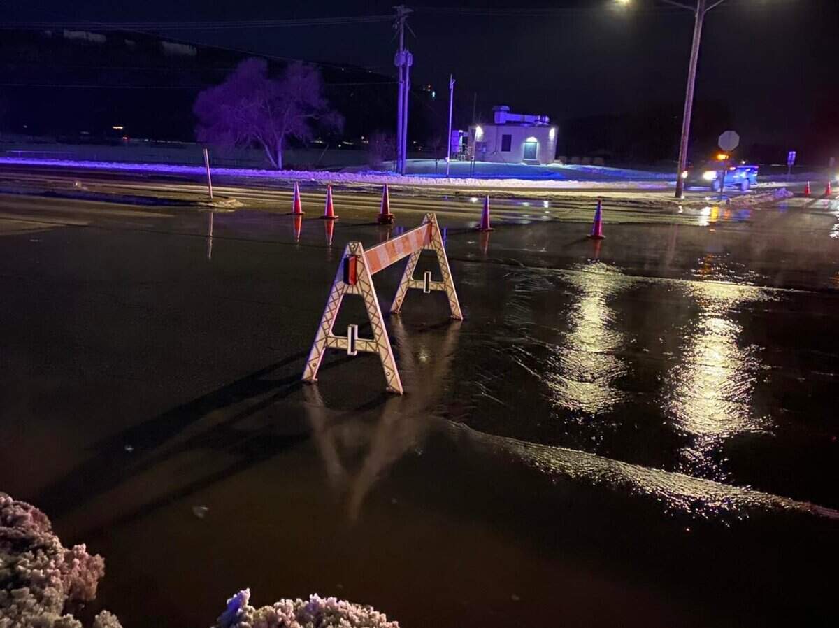 2022-01-12 mankato barricaded water main
