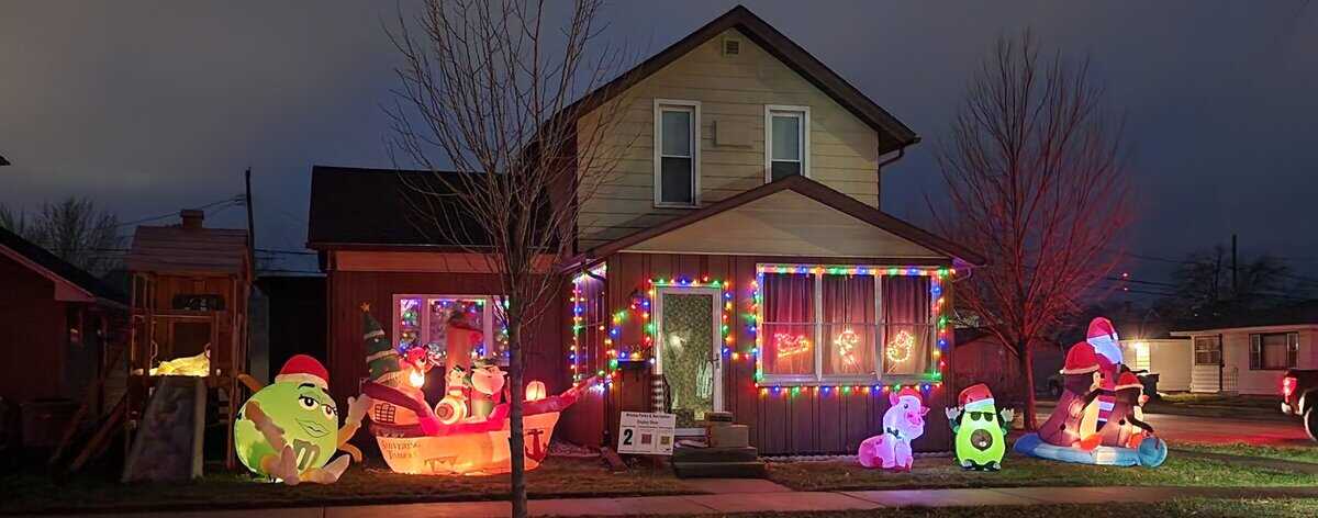 2023-12-24 inflatable santa A 2023 12 24 inflatable santa A scaled - Winona Journal