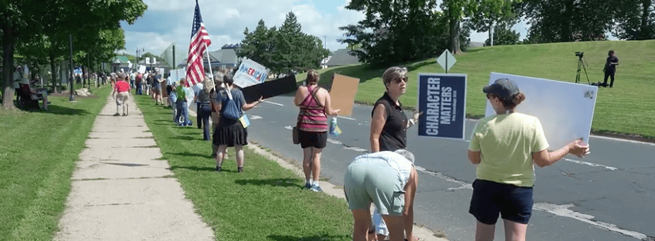 2025 08 29 JD VANCE lse protest B - Winona Journal