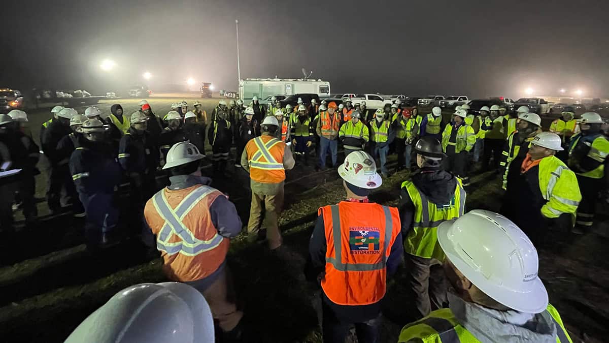 2202-12-13tc energy crew kansas spill 2202 12 13tc energy crew kansas spill - Winona Journal