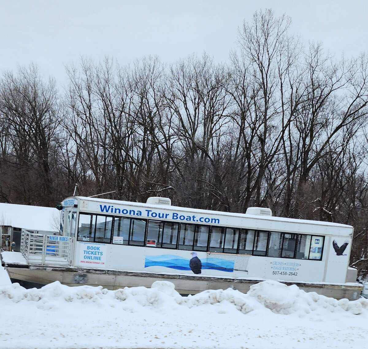 BOAT repinsky tour boat SNOW 2026-01-03