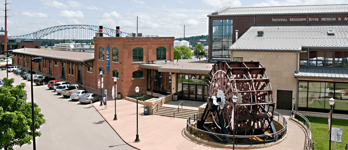 DUBUQUE Nal Rivers Hall of Fame DUBUQUE Nal Rivers Hall of Fame - Winona Journal