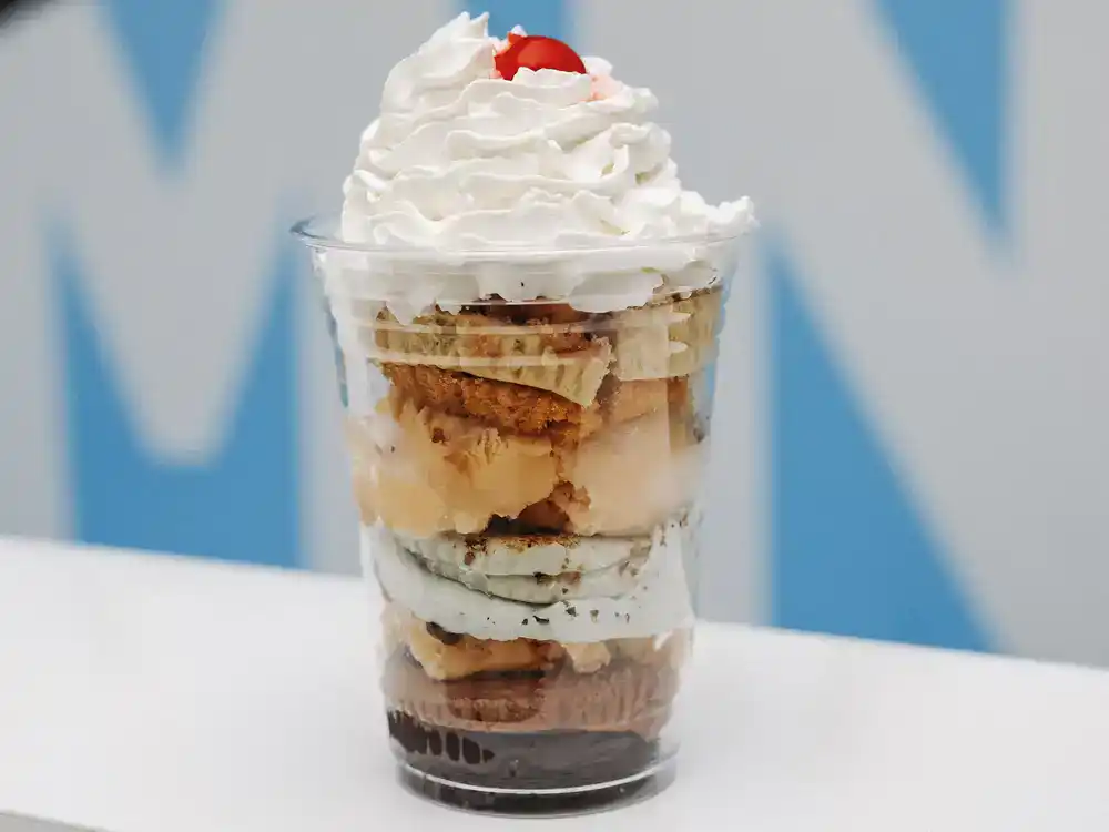 FAIR land iof 10000 cakes - Winona Journal