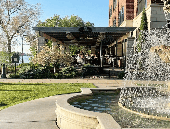 LACROSS Ewaterfront erstanant tavern
