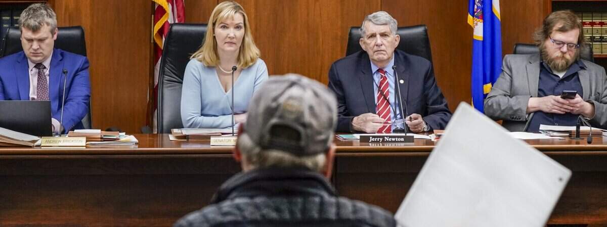 MITCHELL sen NEWTON jrry reo JT COMMITE MIL AFFAURS 024 MITCHELL sen NEWTON jrry reo JT COMMITE MIL AFFAURS 024 - Winona Journal