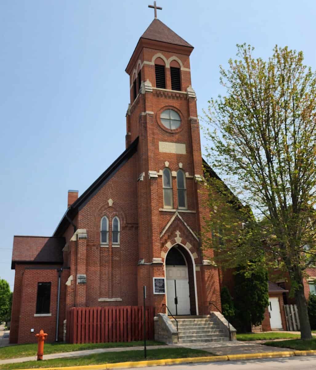 WNA st jhn cath church 558 bway - Winona Journal