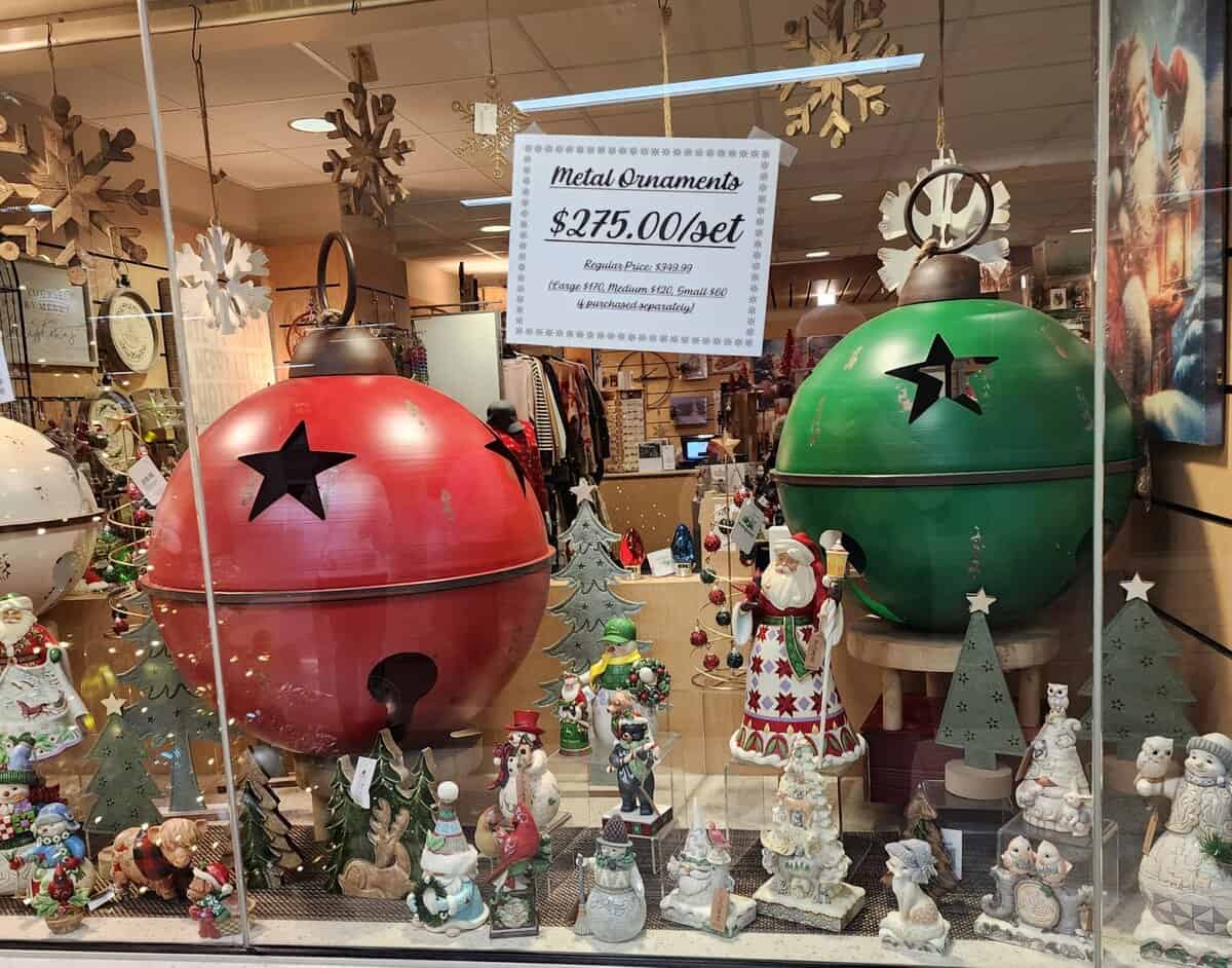 XMAS windiw SUDERSEN XMAS windiw SUDERSEN 1 scaled - Winona Journal