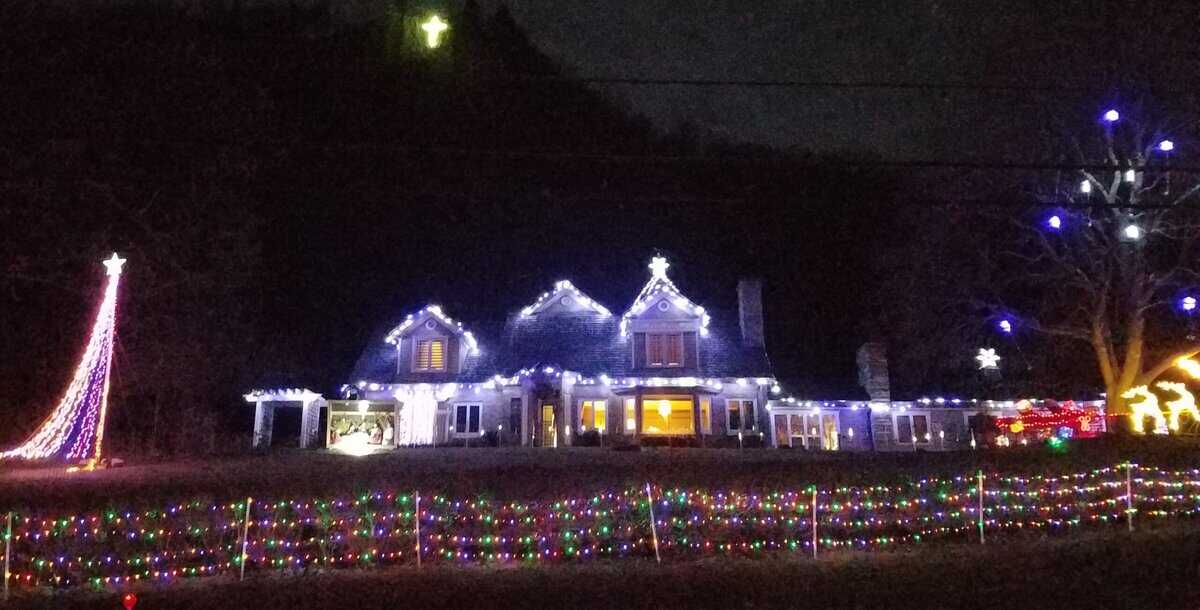 wna xmas kelly house eisken cross